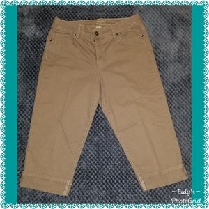 Sonoma, ladies size 12 khaki capri jeans.